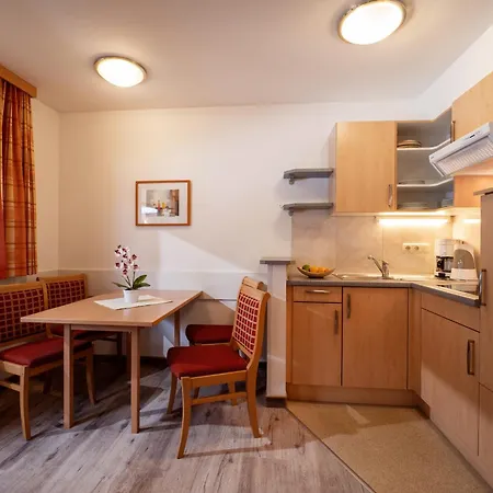 아파트 Appartements Holiday *