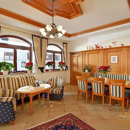 아파트 Appartements Holiday 엘마우