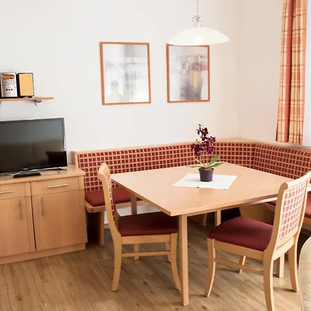 아파트 Appartements Holiday 엘마우